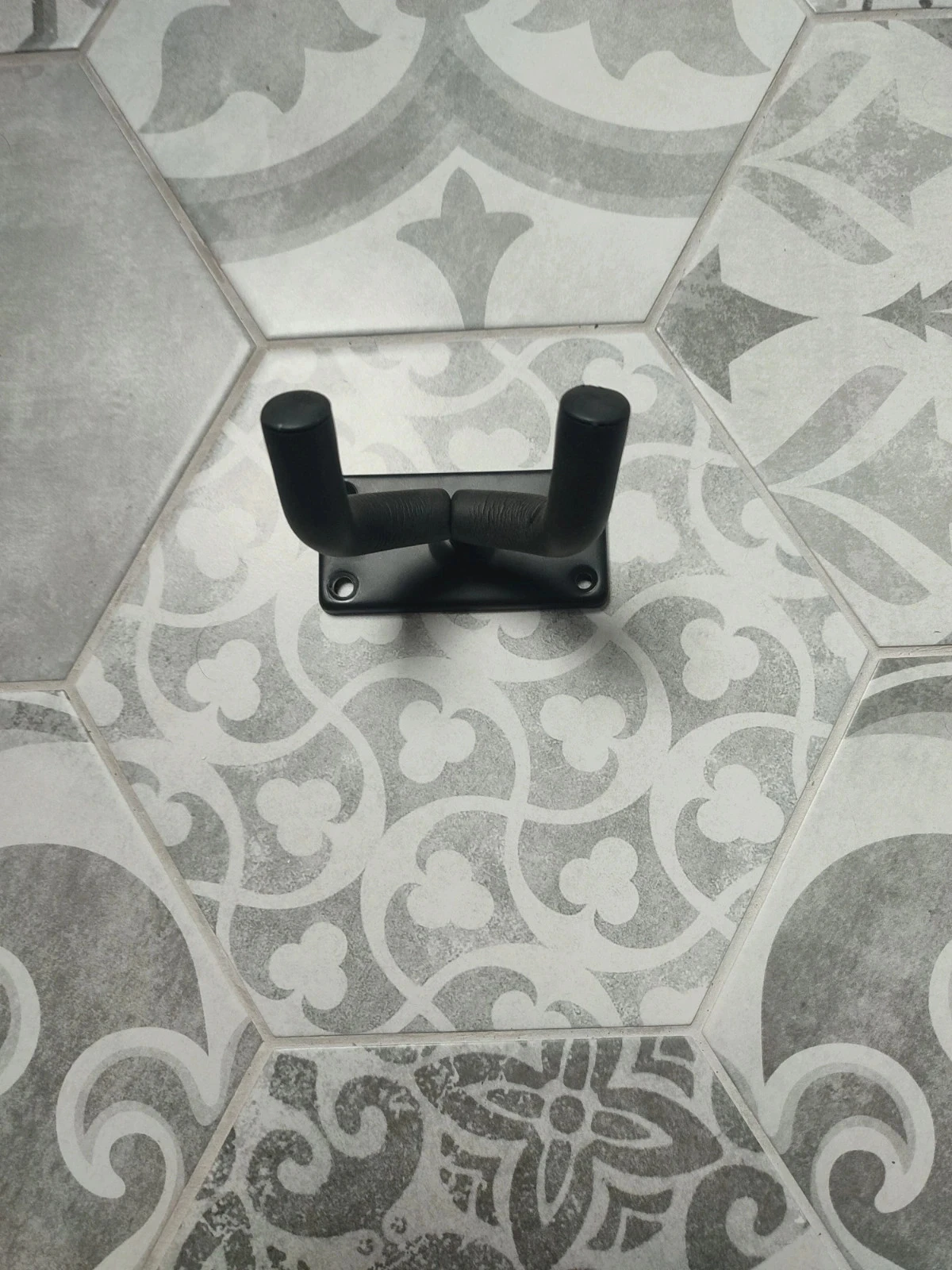 Guitar hanger – photo 2